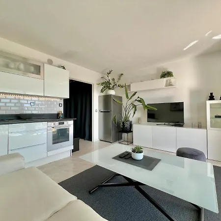 Classe 3 Etoiles Vue - Terrasse Et Apartman Vallauris